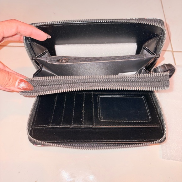 Ed Hardy Black Wristlet Wallet with Red Rose & Skull Print - Picture 2 of 9